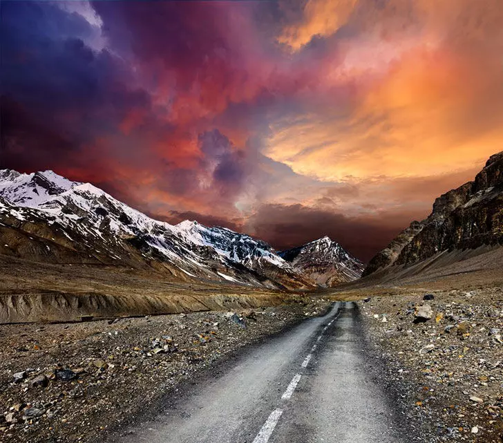 15-of-the-most-incredibly-beautiful-roads-in-the-world_1