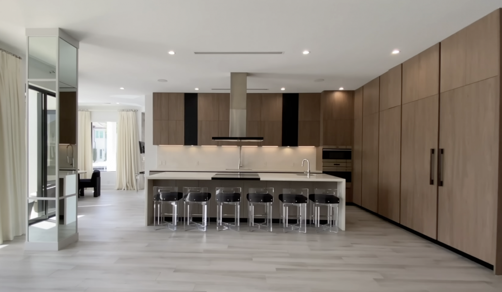 inside-messi-s-florida-estate-10-8m-10-000-sq-ft-luxury-home-tour-4