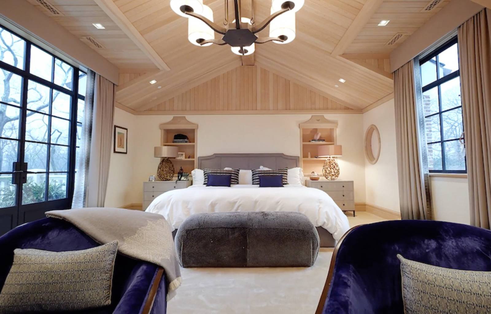 Tom Brady & Gisele's Brookline House: 9,716 Sq Ft Of Timeless Vibe_11