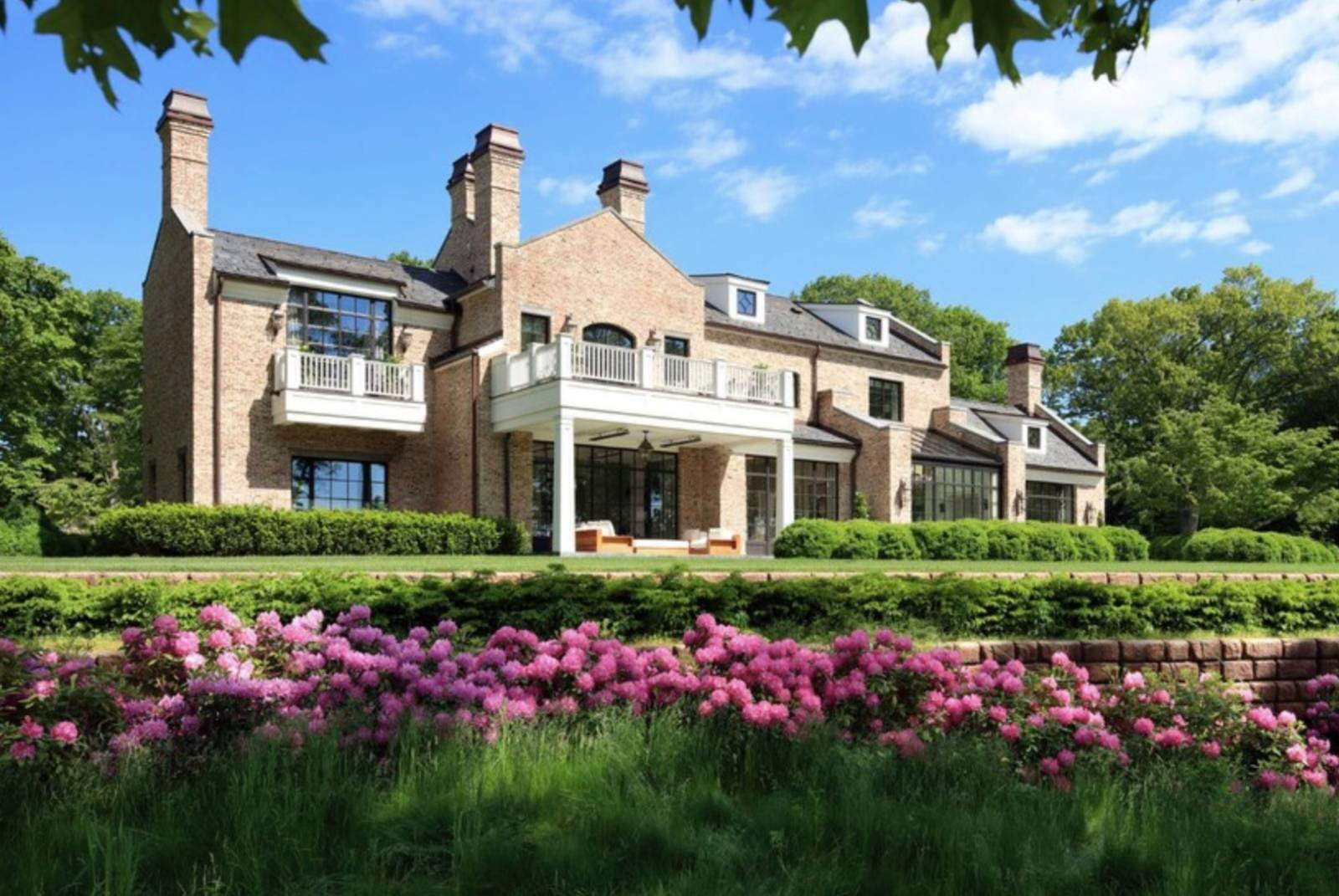 Tom Brady & Gisele's Brookline House: 9,716 Sq Ft Of Timeless Vibe_2