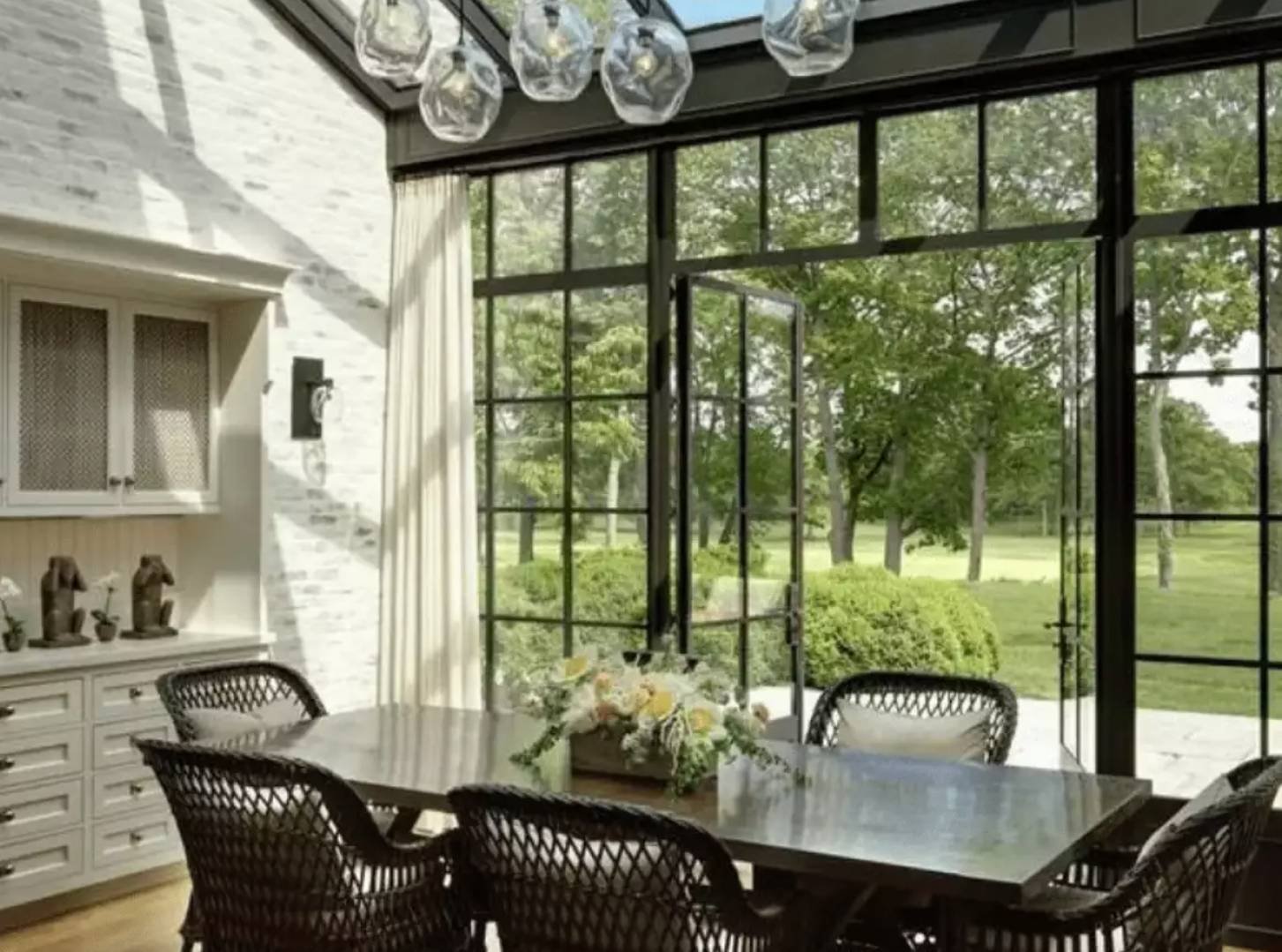 Tom Brady & Gisele's Brookline House: 9,716 Sq Ft Of Timeless Vibe_7