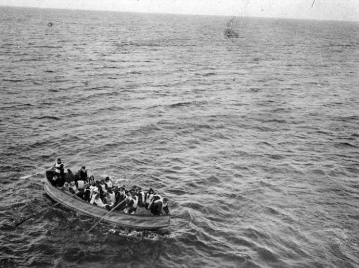16-real-photos-of-the-titanic-disaster-guaranteed-to-give-you-chills_9