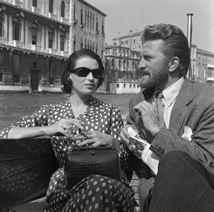 20 Old Hollywood Stars Really Knew How To Vacation_14