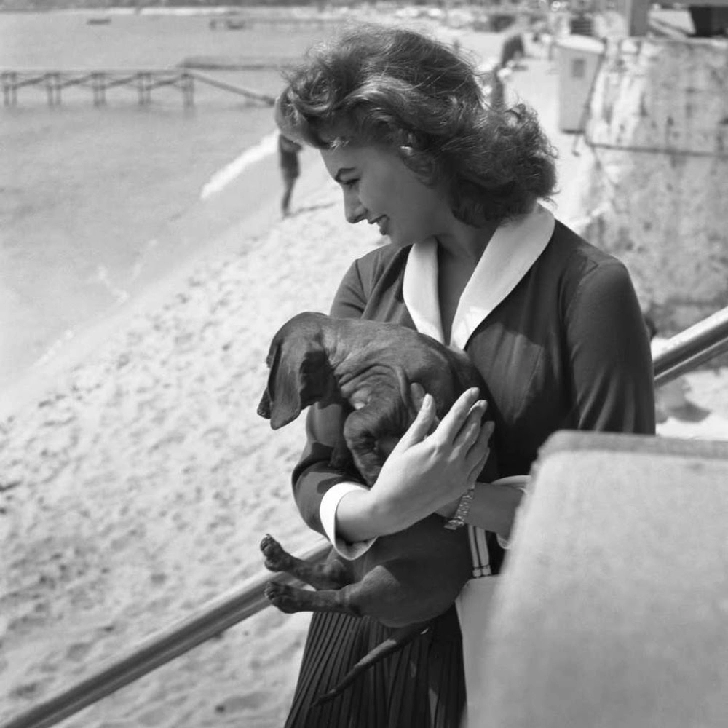 20 Old Hollywood Stars Really Knew How To Vacation_3