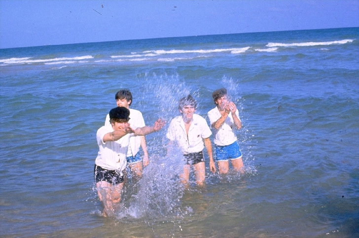 20 Old Hollywood Stars Really Knew How To Vacation_4