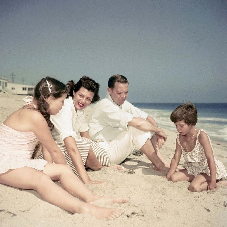 20 Old Hollywood Stars Really Knew How To Vacation_6