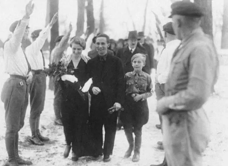 27-incredibly-rare-photos-from-history_17