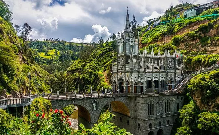 8-must-see-churches-all-over-the-world_6