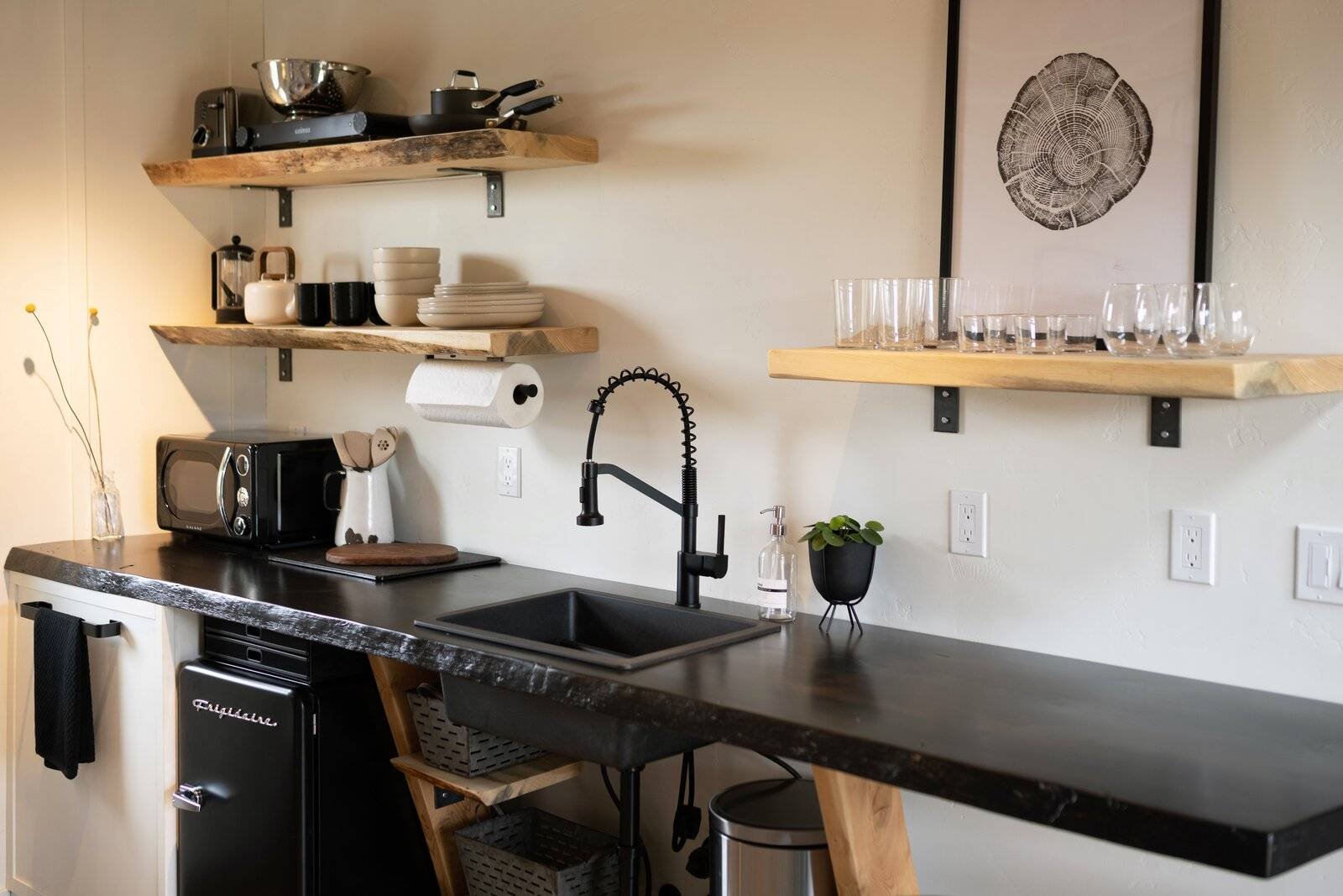 Life In A Grain Silo: Take A Look At The Ingenious 180-Square-Foot Tiny House_3