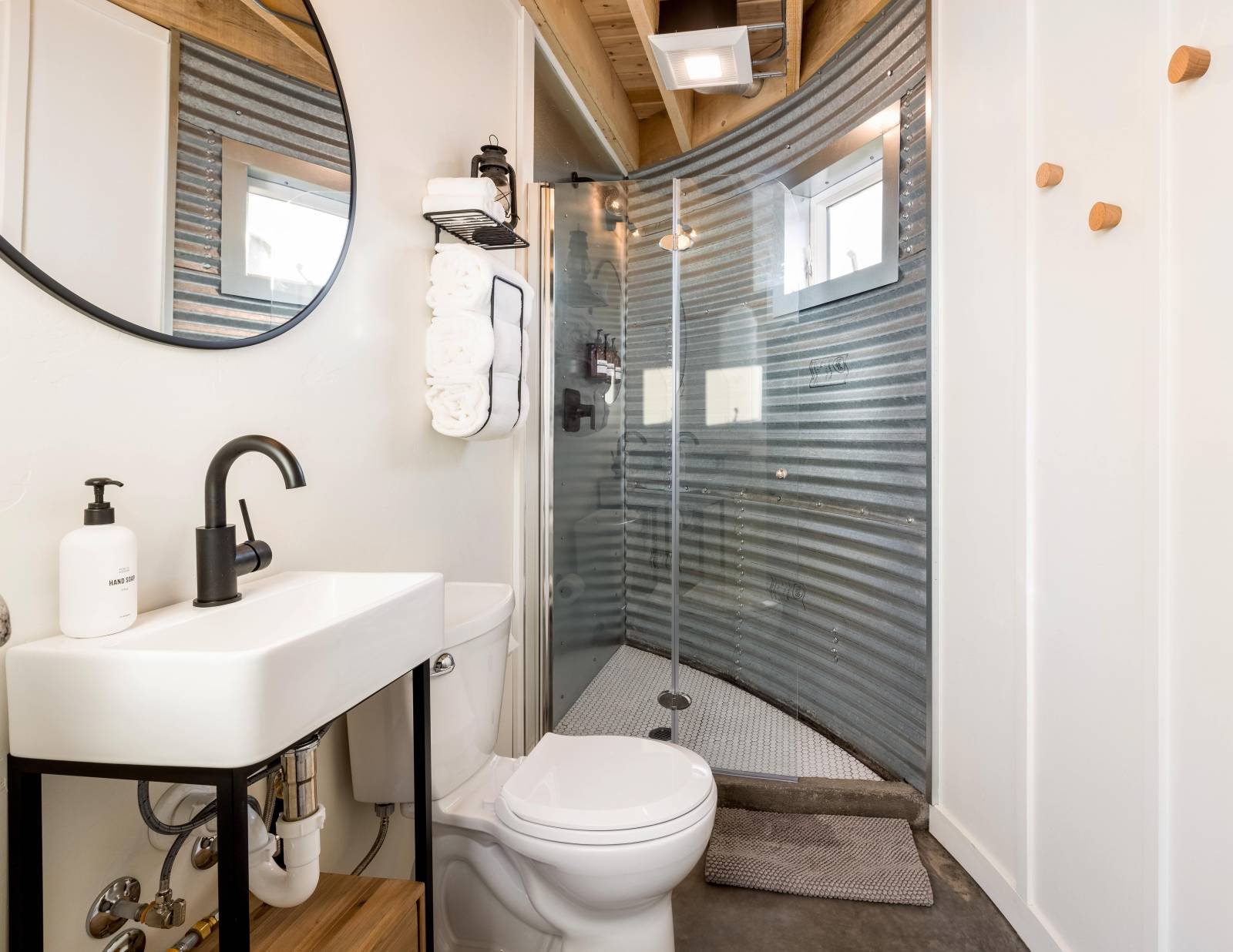 Life In A Grain Silo: Take A Look At The Ingenious 180-Square-Foot Tiny House_4