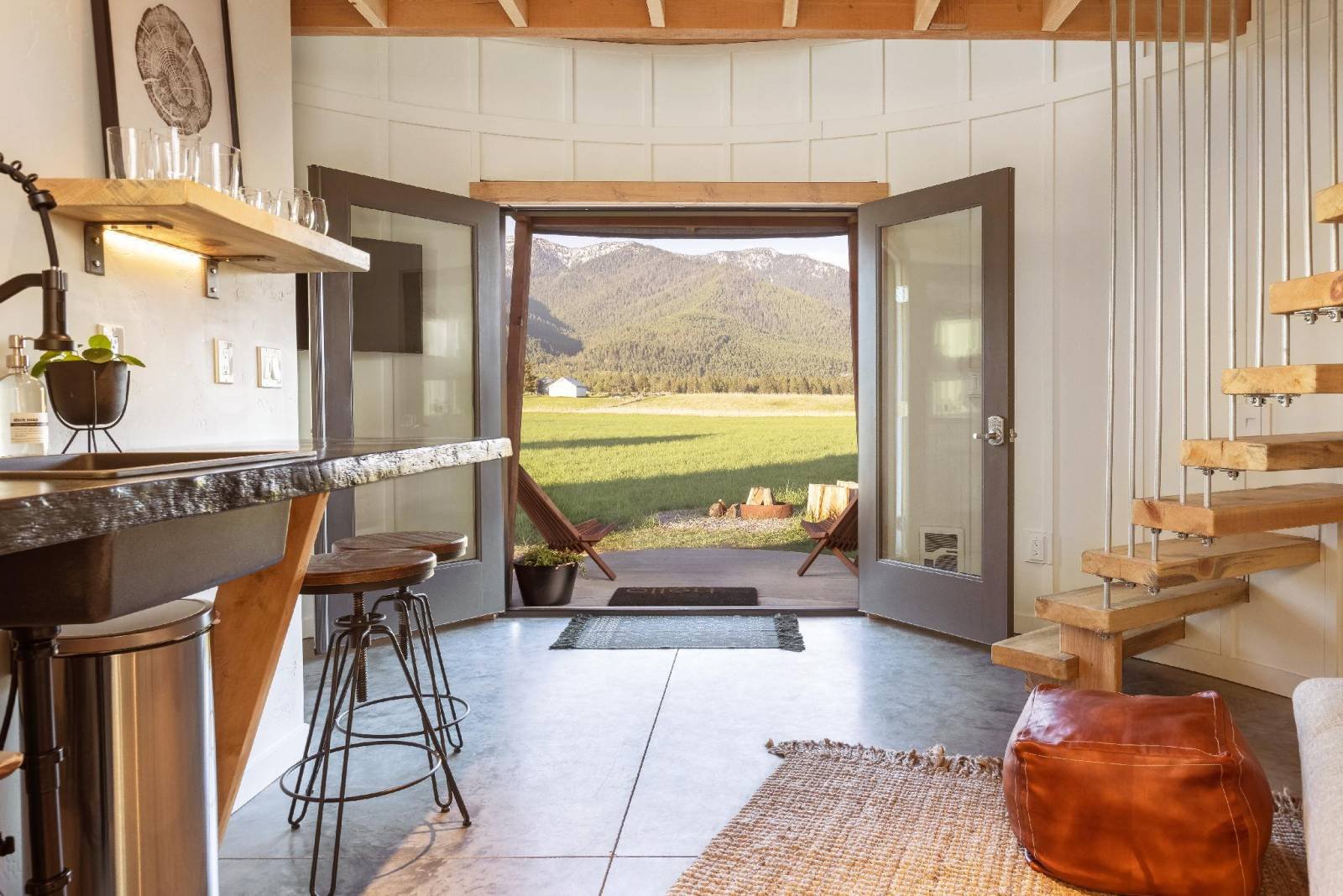 Life In A Grain Silo: Take A Look At The Ingenious 180-Square-Foot Tiny House_5